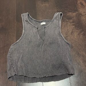 grey tank top